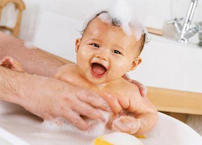 آموزش حمام کردن نوزاد به صورت مرحله به مرحله