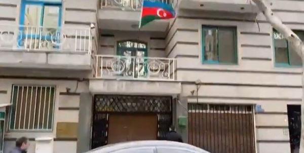 اولین واکنش باکو درباره حمله مسلحانه به سفارت آذربایجان در تهران ، فرد مسلح با کلاشینکف وارد سفارتخانه شد